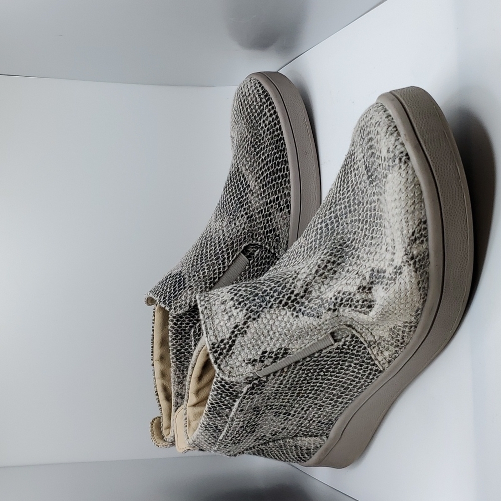 mark Nason skechers snakeprint gray slip on high top loafers womens size 8